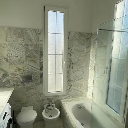 Quiet With Balcony 公寓